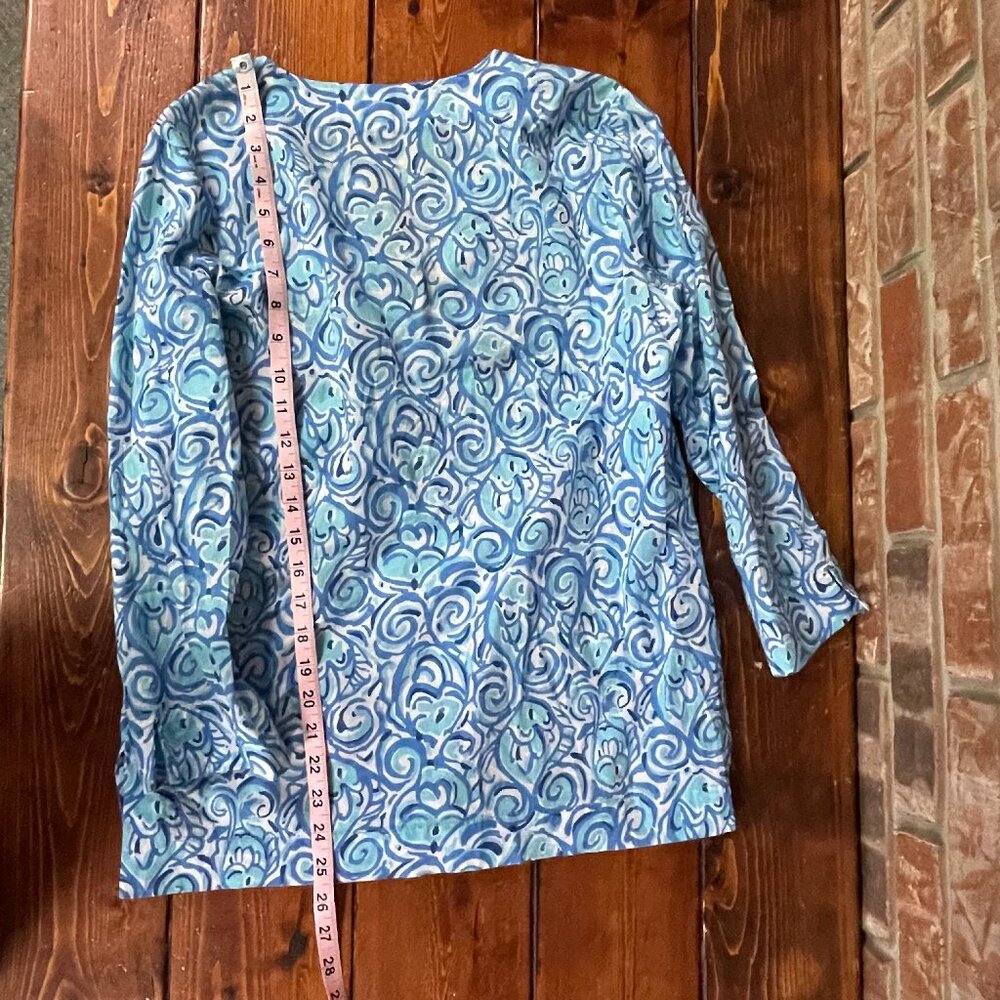 Lilly Pulitzer Amelia Island Blue White Chasing Tail Fish Small Tunic Blouse EUC - Picture 8 of 12